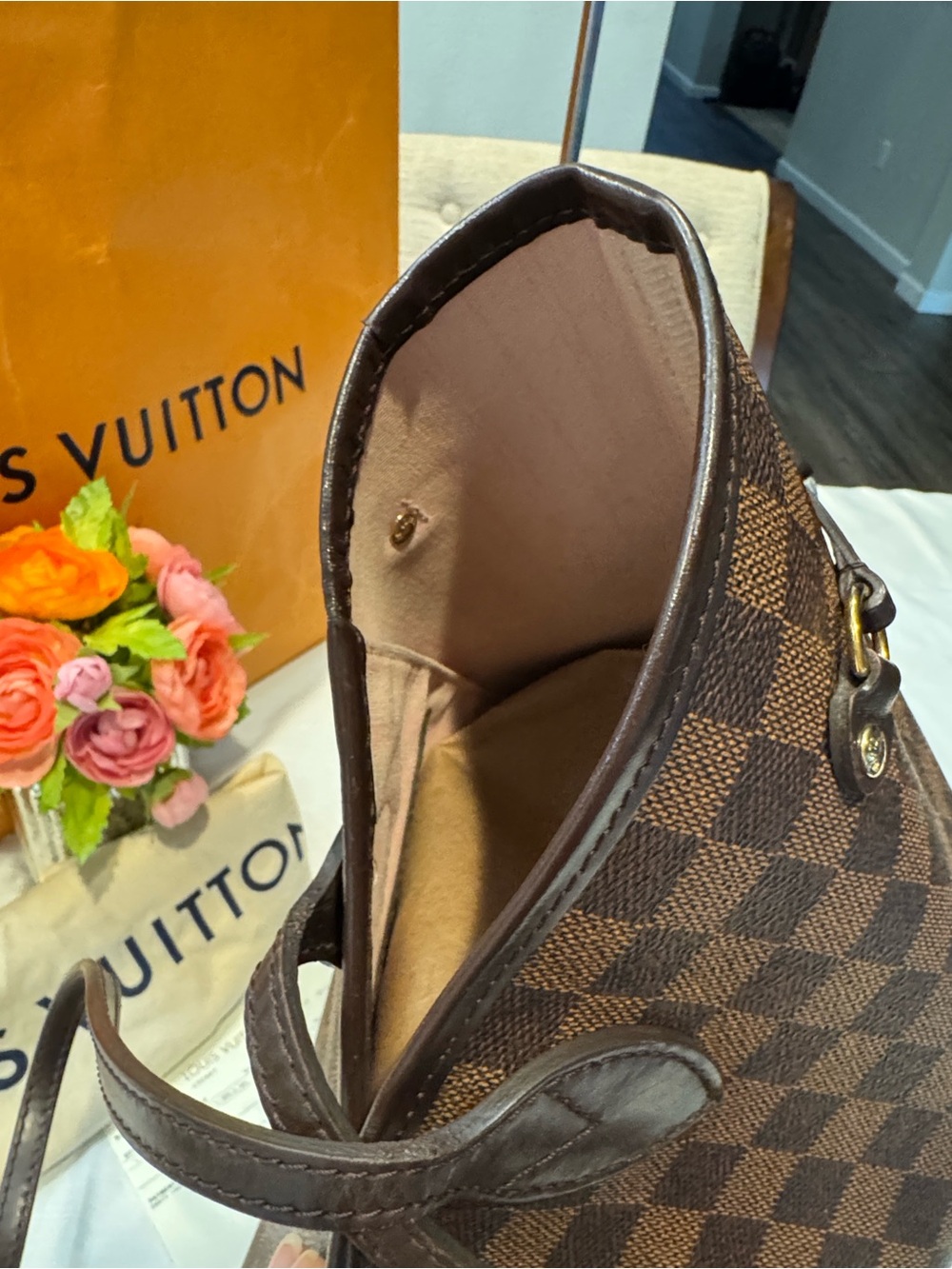 Authentic Louis Vuitton Damier Ebene Neverfull MM with Pouch - Picture 9 of 16